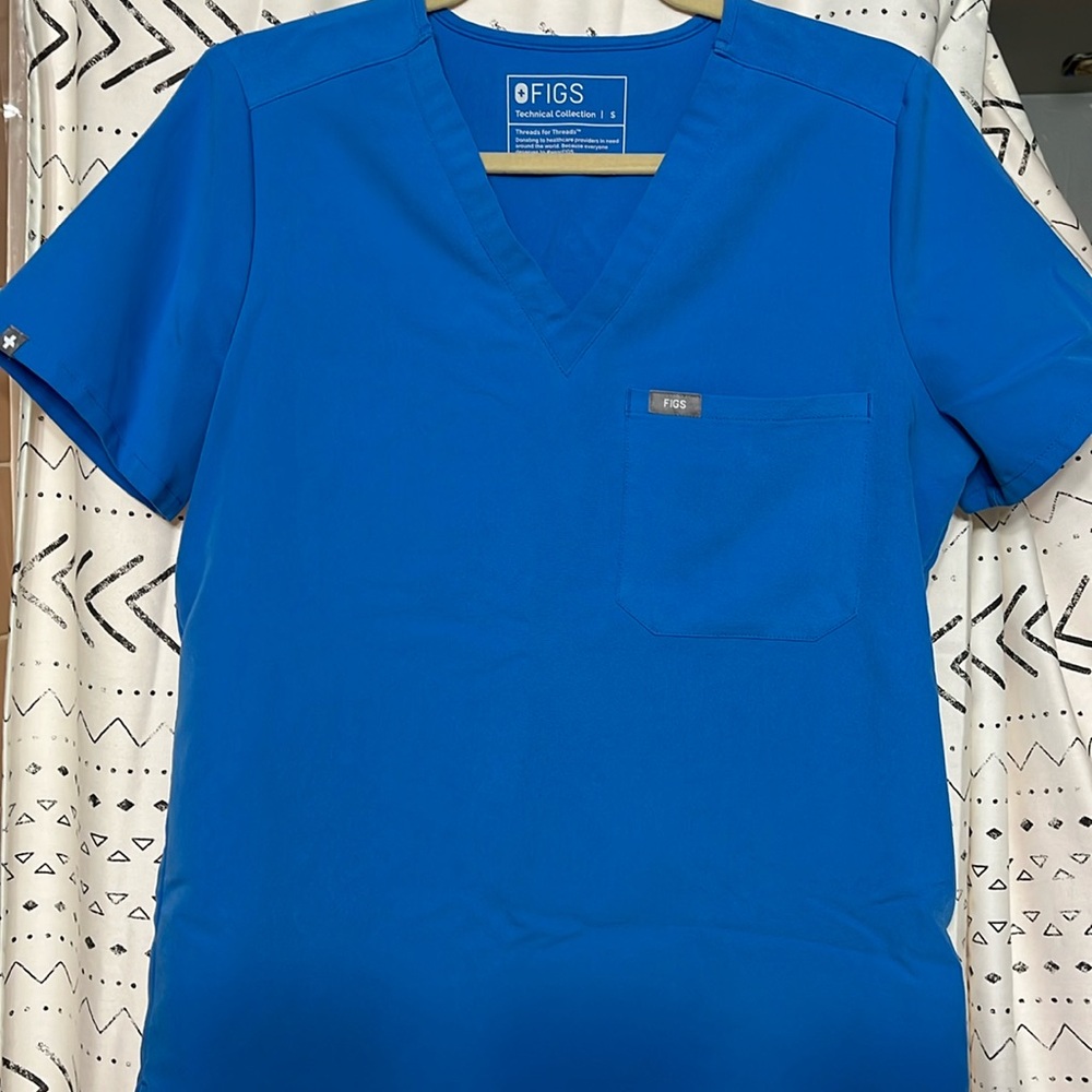 FIGS Catarina One-Pocket Scrub Top - Capri Blue